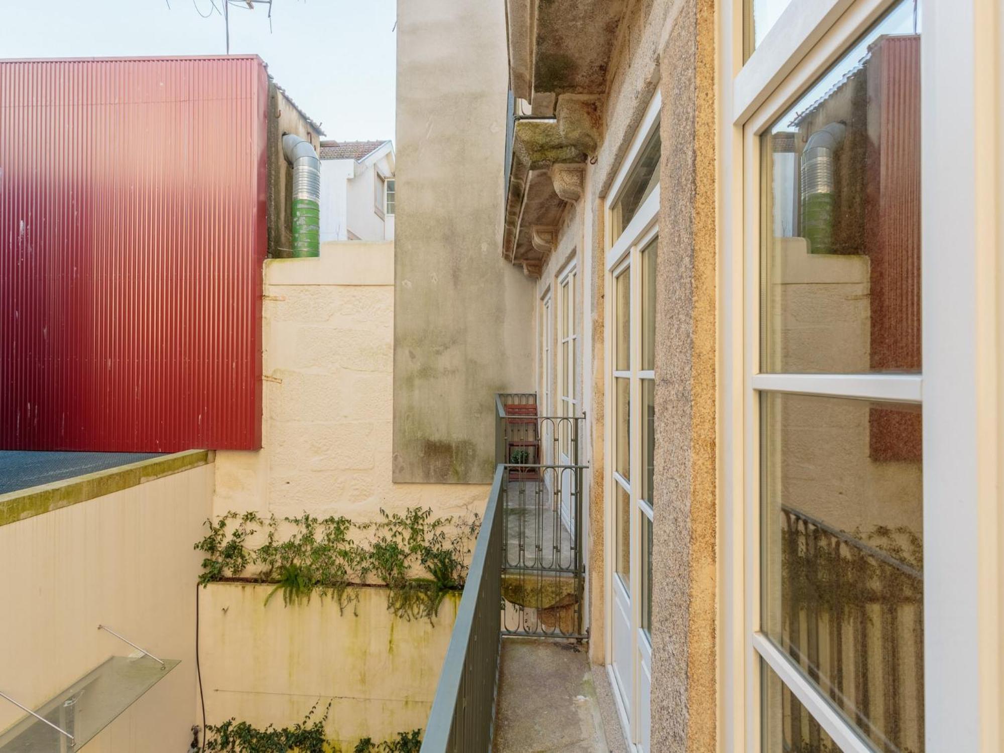 Cozy Getaway In With Balcony Appartement Oporto