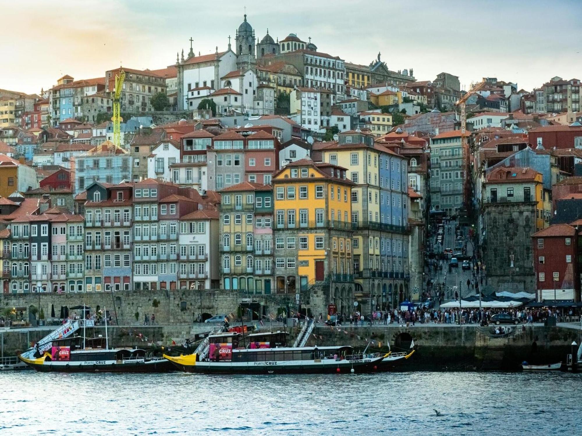 Cozy Getaway In With Balcony Appartement Oporto